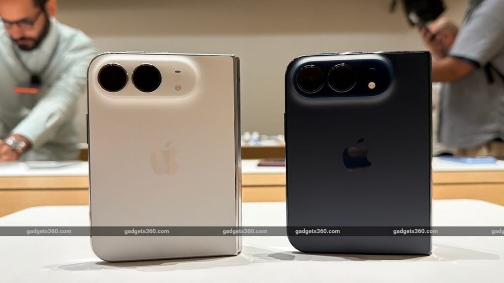How Apple Cools the iPhone Duo Through Its Hinge With iPhone Duo hinge graphite cooling