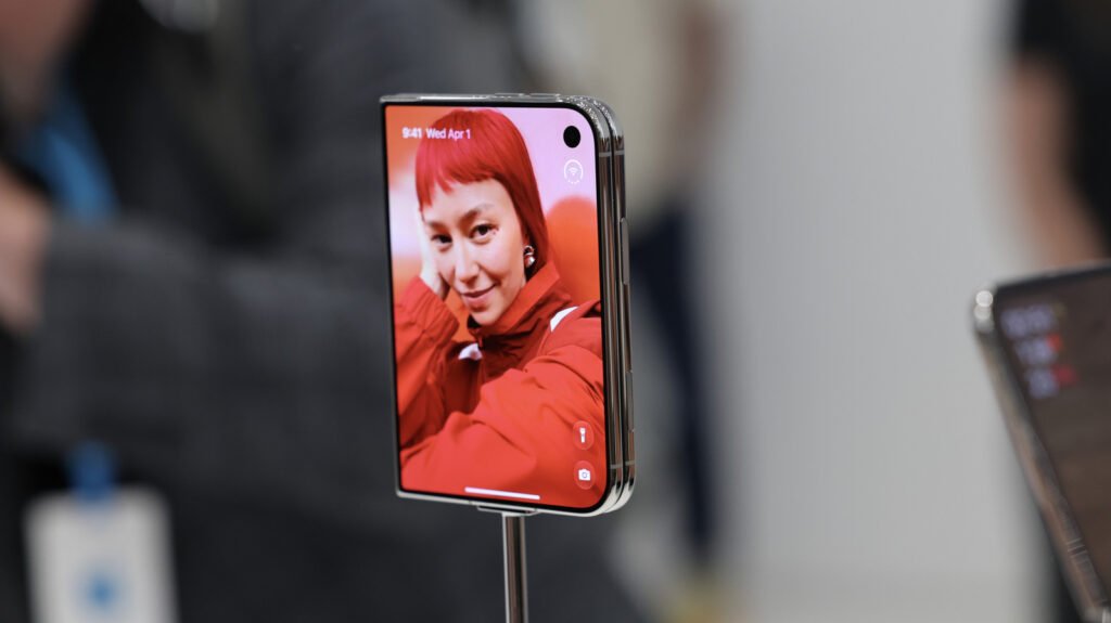 iPhone Duo pre-order reservation