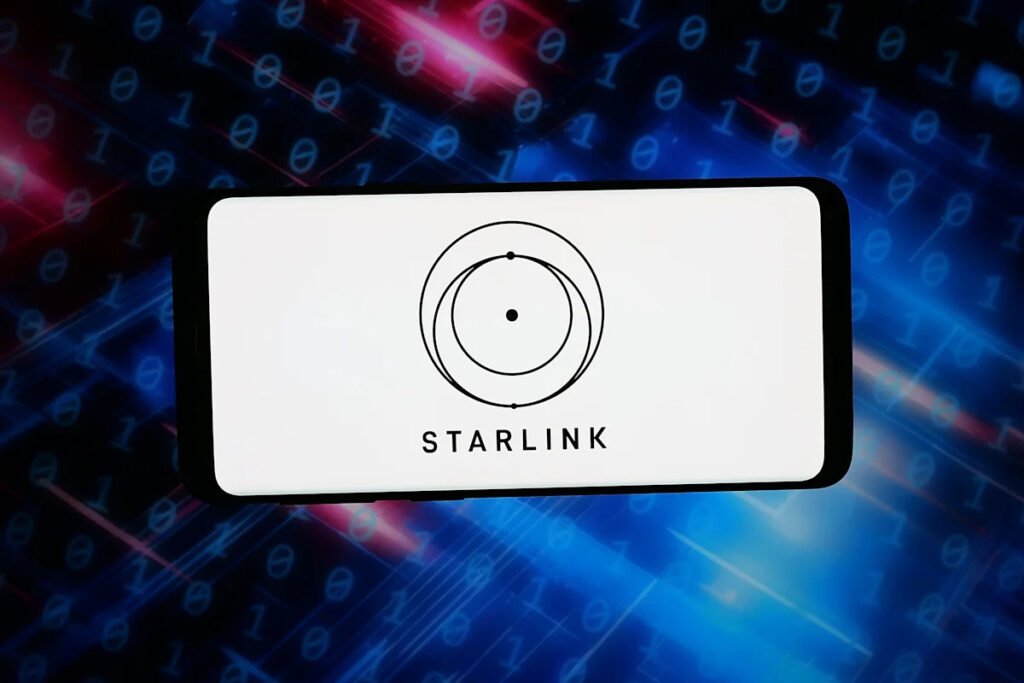 United Airlines Tracker Reveals Live Starlink Wi-Fi Status Passenger using Starlink Wi-Fi on plane