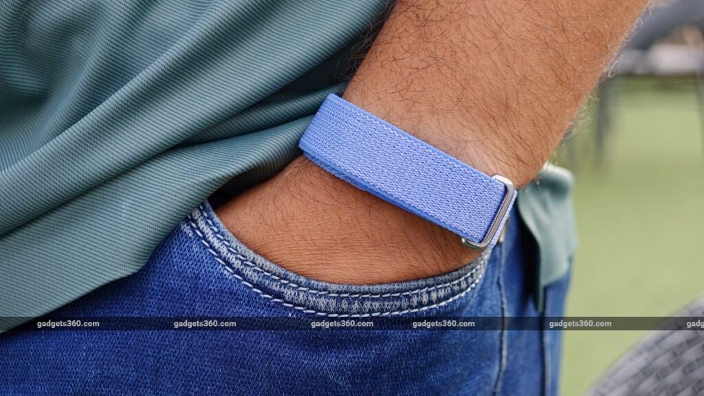 Google Launches Fitbit Air Fitness Tracker in India Fitbit Air fitness tracker wearable device