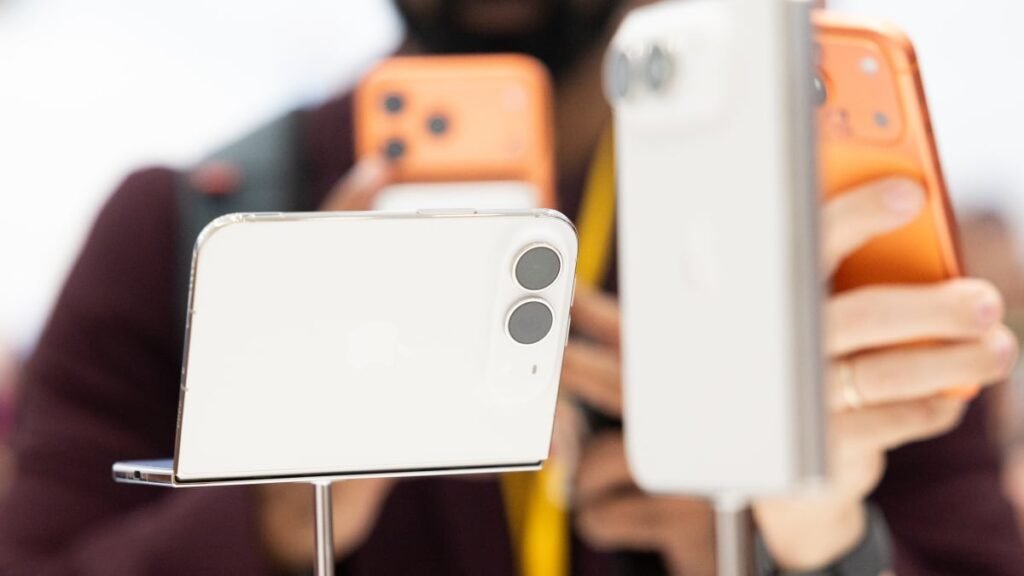 Apple Ships iPhone Duo With Massive 4883 mAh Battery iPhone Duo battery layout