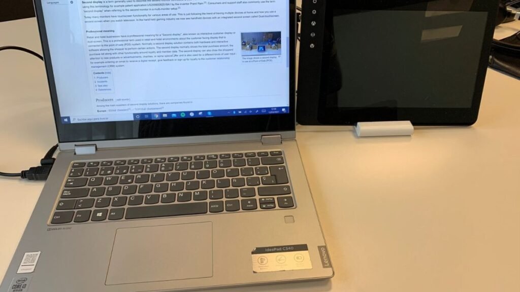 HP Series 3 Pro monitor on office desk